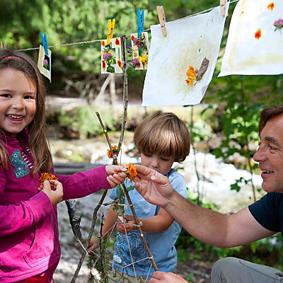 Kinder entdecken spielerisch die Natur - Familienurlaub im Naturhotel Eschenhof in Kärnten