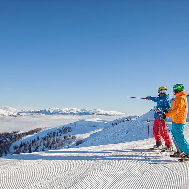 Skifahrer auf der Piste im Familien-Skigebiet von Bad Kleinkirchheim.