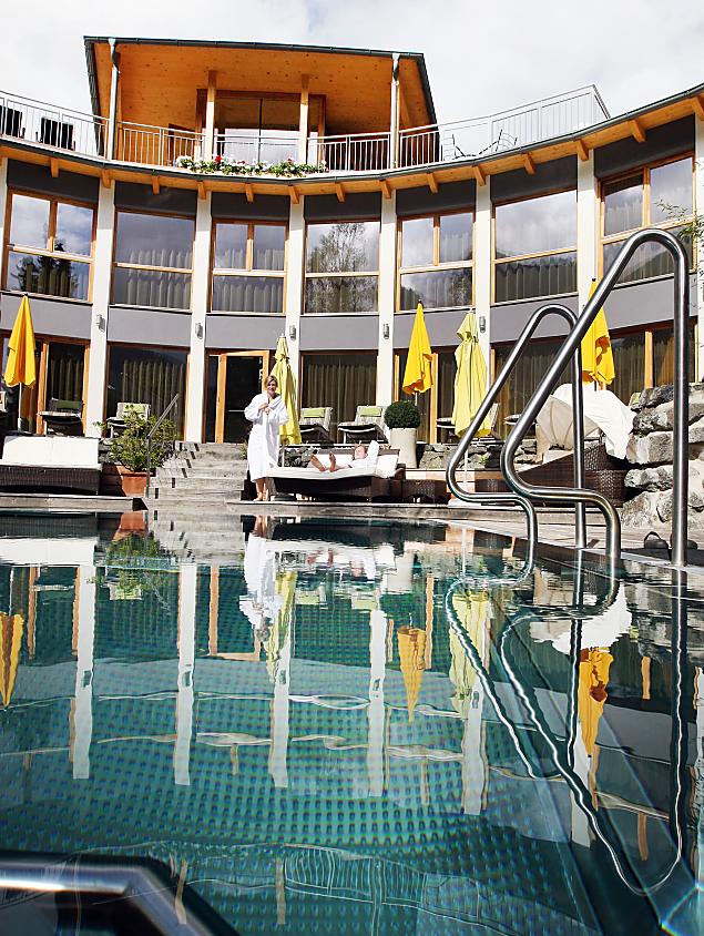 Entspannung am Pool im Wellnesshotel Eschenhof