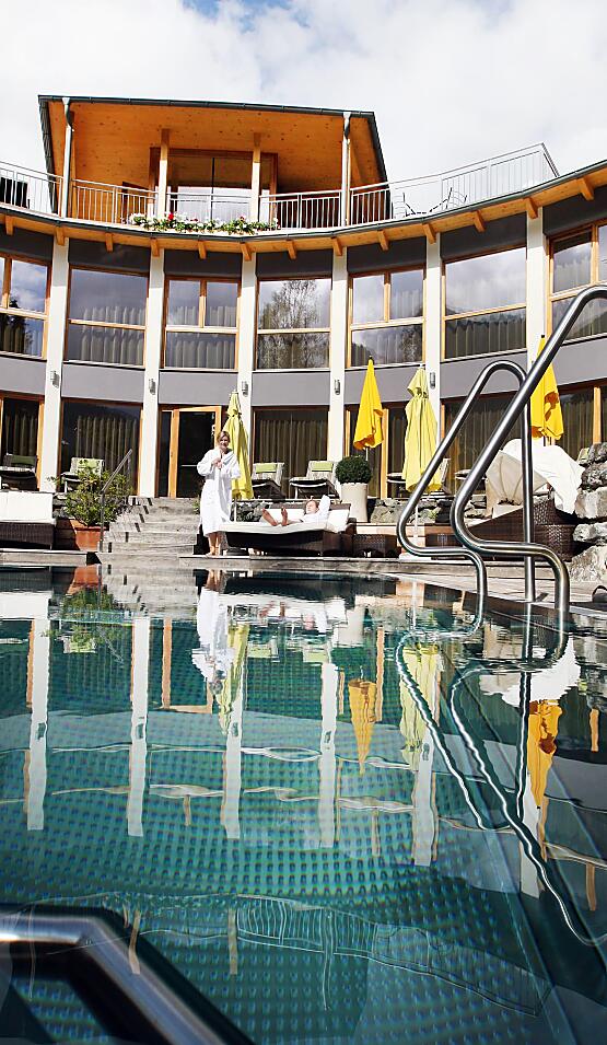 Entspannung am Pool im Wellnesshotel Eschenhof