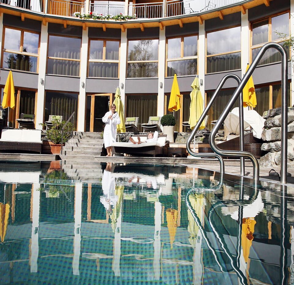 Entspannung am Pool im Wellnesshotel Eschenhof