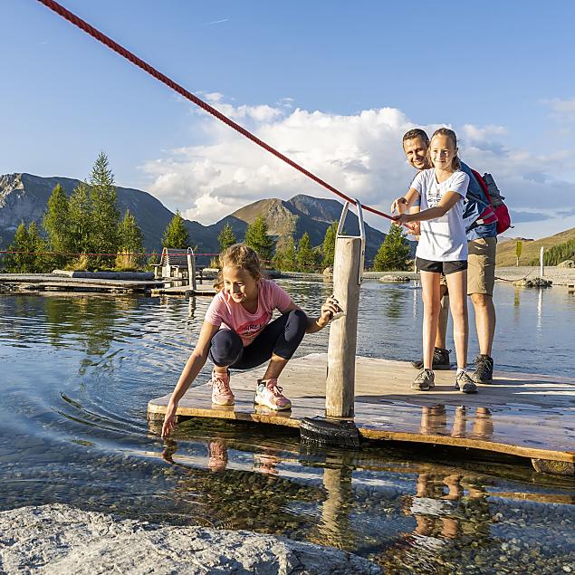 Familie im Familien Aktivpark auf der Brunnach in den Nockbergen